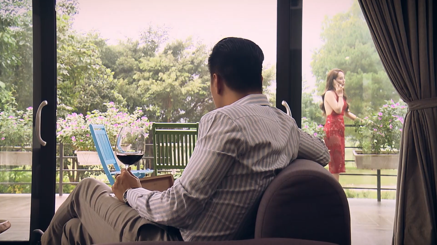 Thấy Trinh đi với Vũ, Bạt cảnh báo