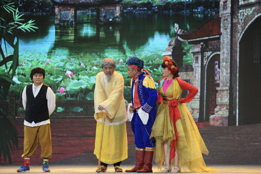 Những nhân vật quen thuộc trong tác phẩm văn học, sân khấu kể chuyện Làng Vũ Đại. Ảnh: VFC