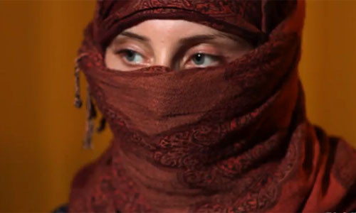 Zeinat muốn bỏ lại quá khứ làm nô lệ của IS phía sau và muốn trở thành cô giáo. Ảnh: CNN.