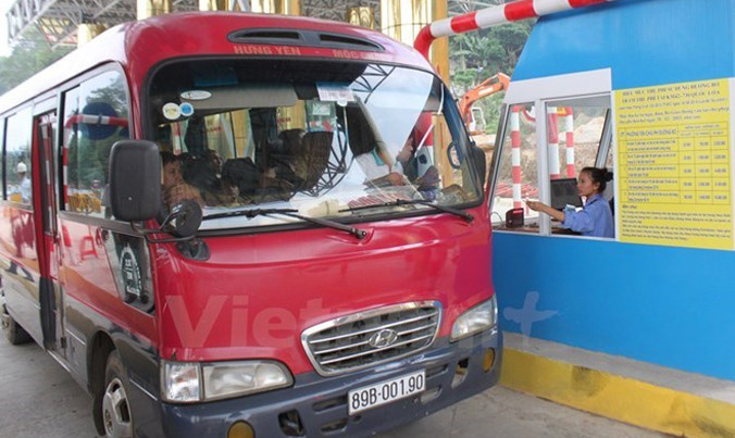 Trạm thu phí BOT dày đặc, tăng phí cao khiến người dân bức xúc. Ảnh: Việt Hùng/Vietnam+.