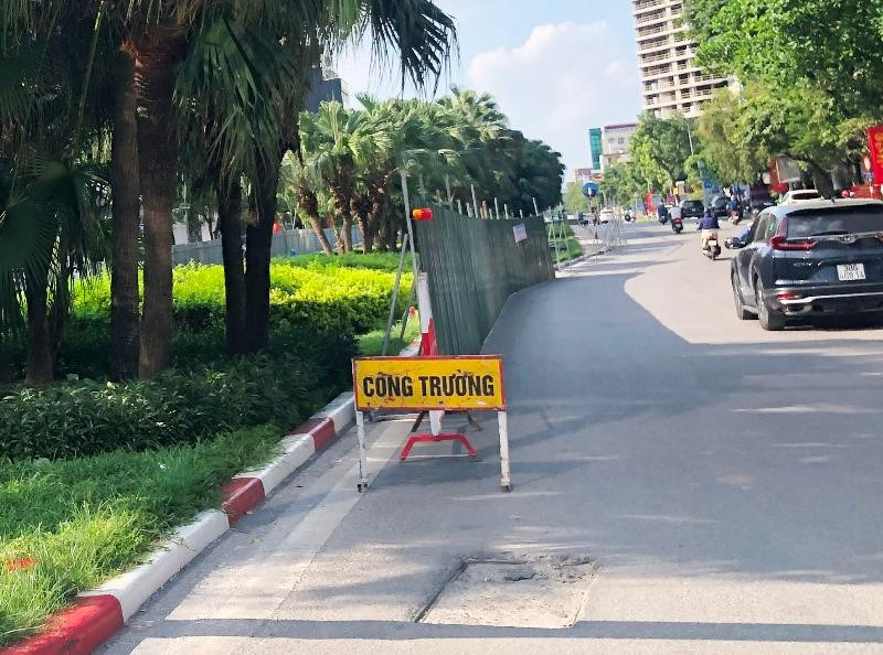 Yêu cầu các đơn vị thi công chỉ được xén dải phân cách vào ban đêm. Ảnh: A.Trọng