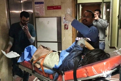 Bệnh nhân Viện được điều trị tại bệnh viện Al-Haram. Ảnh: AFP.