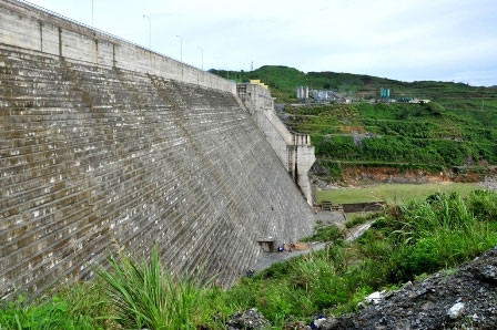 Chỉ trong vòng 1 tháng qua, có ít nhất 8 trận động đất trên 2,5 độ richter trên địa bàn Quảng Nam được ghi nhận. Trong đó có đến 7 trận được ghi nhận ở khu vực Sông Tranh 2 (huyện Bắc Trà My) và một trận ở huyện Quế Sơn