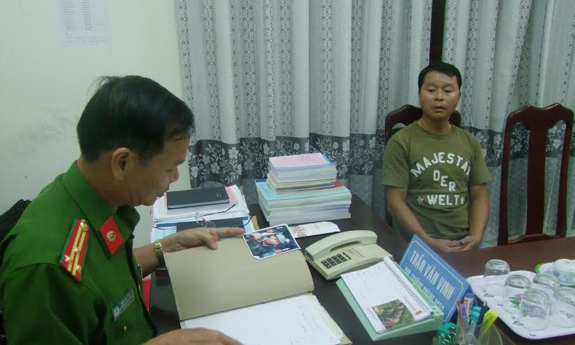 Đinh Văn Khiêm tại cơ quan công an.