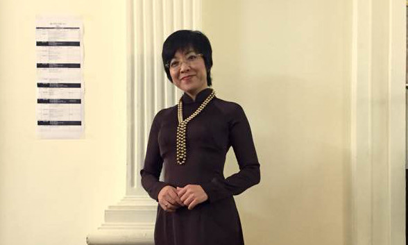 Quan điểm rất khác của MC Thảo Vân về áo dài cách tân