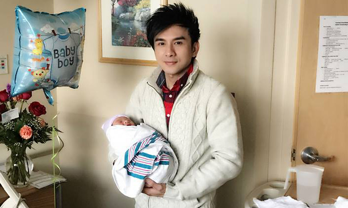 Đan Trường hạnh phúc đón con trai đầu lòng.