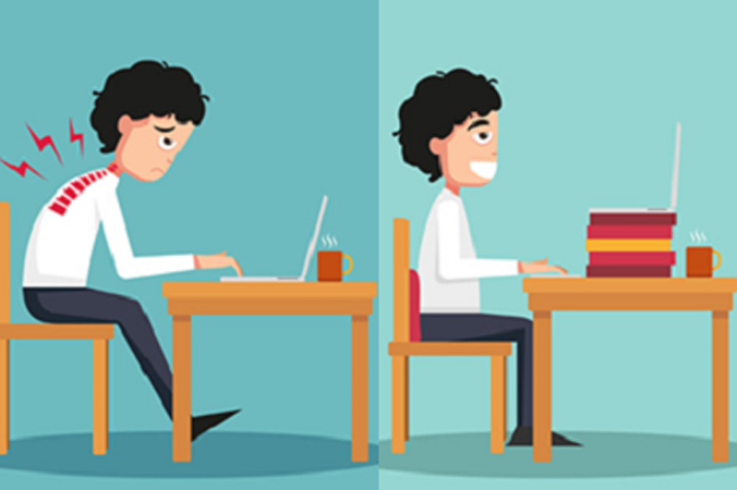 Tư thế ngồi làm việc sai (ảnh trái) dễ gây đau mỏi vai, gáy, lưng và dẫn đến bệnh lý về cột sống. 