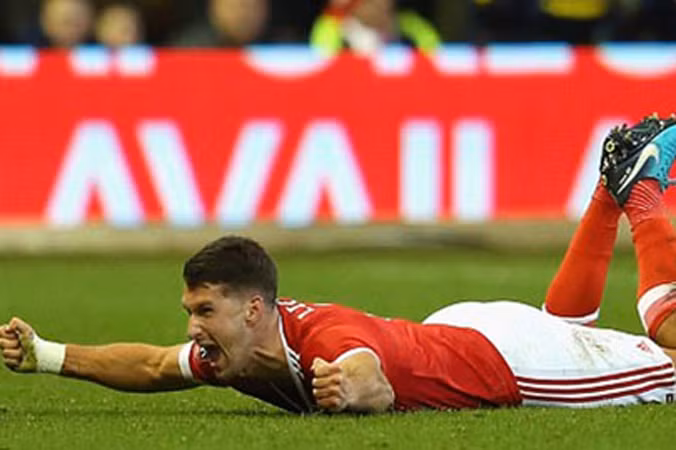 Cầu thủ đặt tên chó là 'Pháo thủ' sau khi phá lưới Arsenal