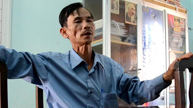 Ông Lê Văn Nhân, Chủ tịch UBND xã Quế Long nói "vừa nắm sự việc". Ảnh. Tiến Hùng.