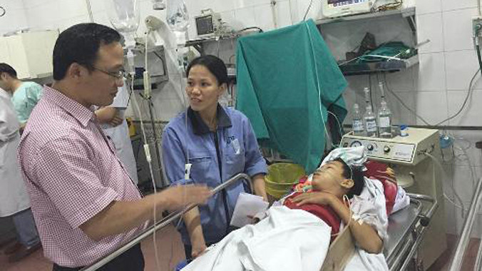 Lãnh đạo Ủy ban An toàn giao thông Quốc gia thăm hỏi nạn nhân trong vụ tai nạn .