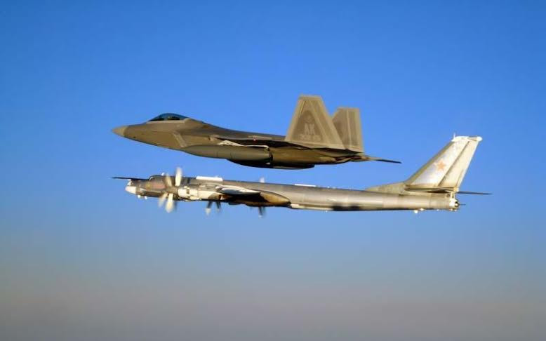 Mỹ xuất kích máy bay chiến đấu chặn máy bay ném bom của Nga