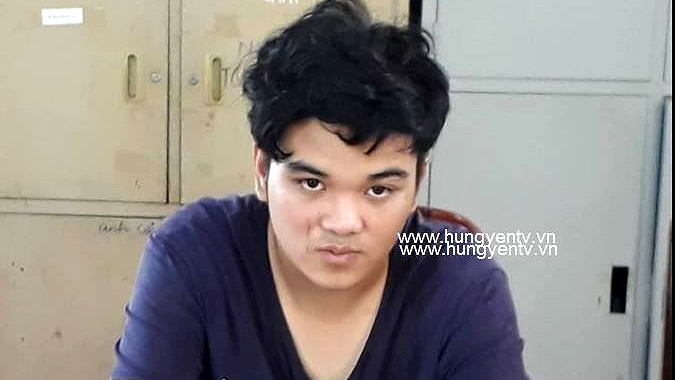 Đối tượng Khơi tại cơ quan điều tra. Ảnh: hungyentv.vn.