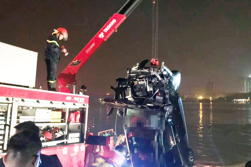 Chiếc xe ô tô gặp nạn.