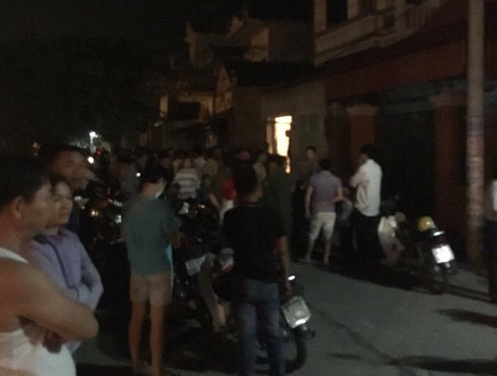 Nhiều người theo dõi vụ việc.