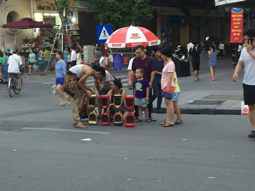 UBND quận Hoàn Kiếm nghiêm cấm việc cho thuê loại hình trượt patin và xe điện cân bằng.