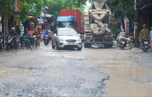 Sửa chữa “con đường khổ” ở cửa ngõ Thủ đô