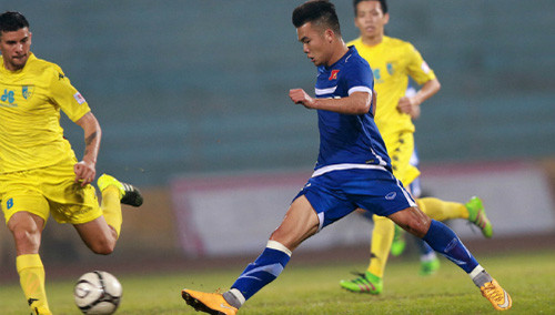 Hoàng Thịnh không thể ra sân khiến sức mạnh tuyến giữa của tuyển Việt Nam bị ảnh hưởng không nhỏ. Ảnh: Ngọc Dung