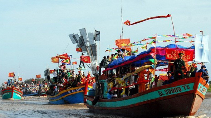 Đoàn tàu thỉnh cá Ông