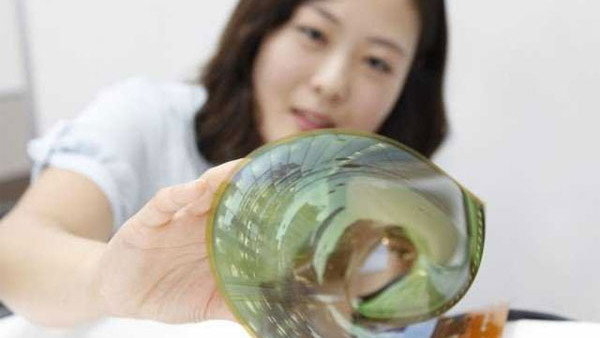 Màn hình TV có thể uốn cong thành... ống