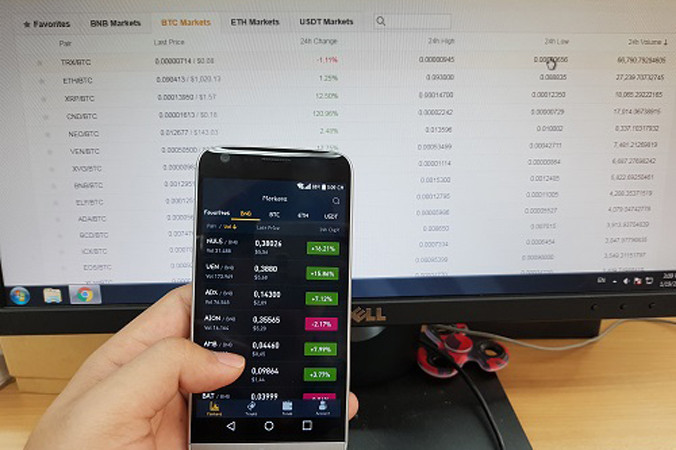 Nhiều nhà đầu tư mất ăn mất ngủ vì tuần giao dịch vừa qua của thị trường tiền ảo. Ảnh: Minh Sơn.