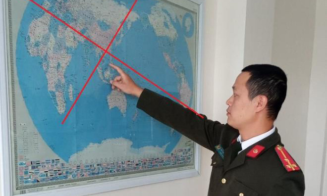 Bản đồ thế giới có đường lưỡi bò bị thu giữ. Ảnh: VTC