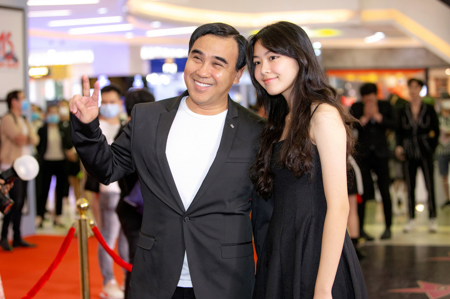 Quyền Linh đưa con gái xinh đẹp như minh tinh đi dự ra mắt phim