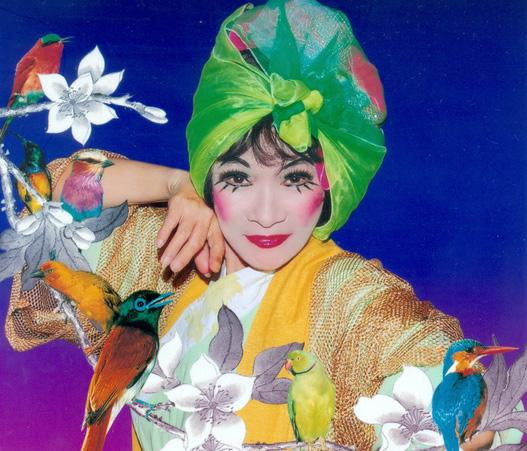 'Quái kiệt sân khấu' Bo Bo Hoàng tái xuất trên sân khấu ở tuổi 74 