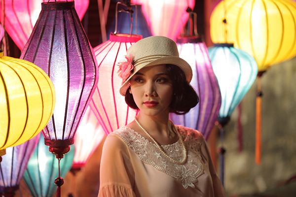 Trang Nhung đẹp bí ẩn giữa đêm Hội An 