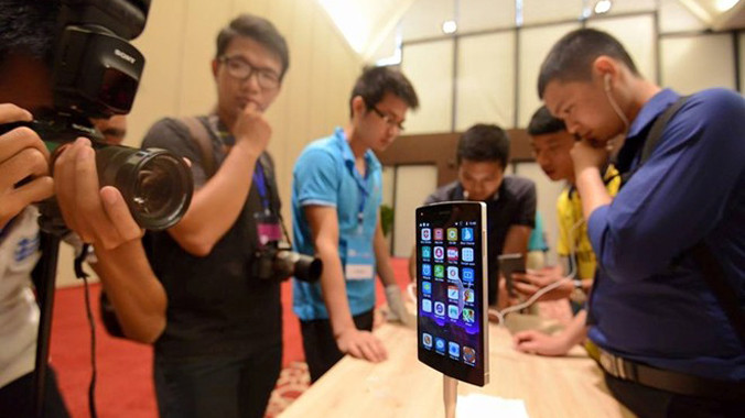 Bphone đang bị đặt dấu hỏi về độ "thuần Việt" khi dùng hệ thống định vị từ Trung Quốc. Tuy nhiên, Bắc Đẩu đã có mặt từ lâu trên nhiều smartphone. Ảnh: Lê Hiếu.