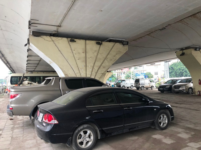 Bộ Giao thông 'bác', bãi trông xe gầm cầu Hà Nội vẫn nhộn nhịp