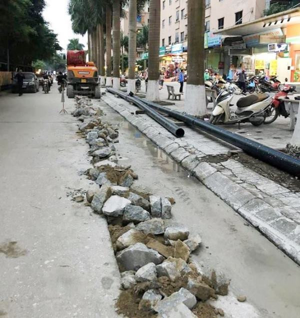 Đại diện Sở Xây dựng khẳng định, việc đào đường, lắp đặt đường ống bán nước sông Đuống là trái quy định.