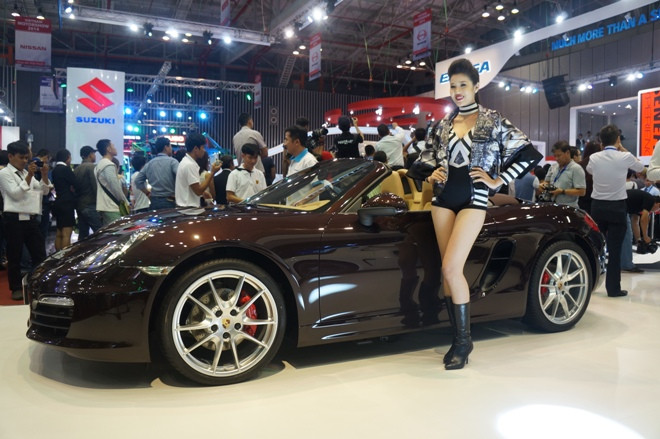 Xế sang tiền tỷ lấn át tại Triển lãm Ô tô Việt Nam