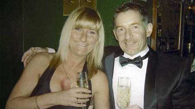 Máy bay hết xăng đâm xuống đất, 2 người chết