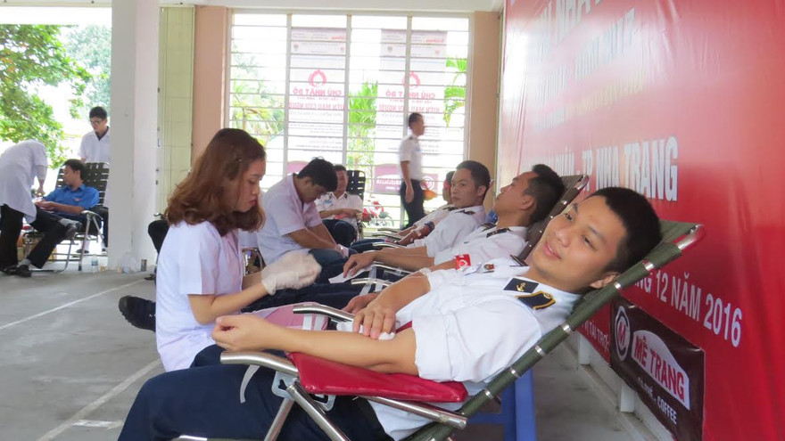 Hơn 700 học viên, đoàn viên tham gia 'Chủ nhật đỏ' tại Nha Trang