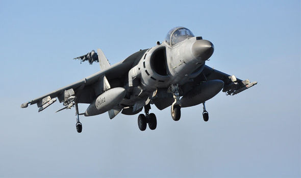 Một chiếc máy bay phản lực AV8B Harrier II.