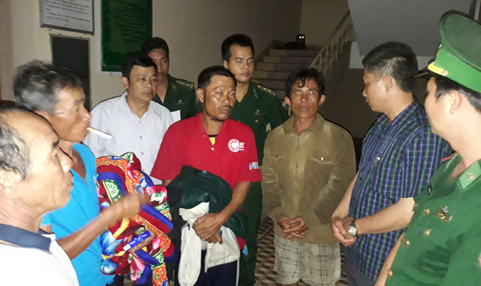 Các ngư dân tàu QNa 09191 bị tàu sắt đâm chìm trong đêm.