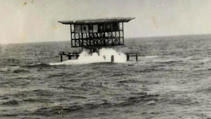 Nhà giàn thế hệ đầu tiên thiết kế dạng boong-tong đóng trên bãi cạn Phúc Tần ảnh tư liệu 