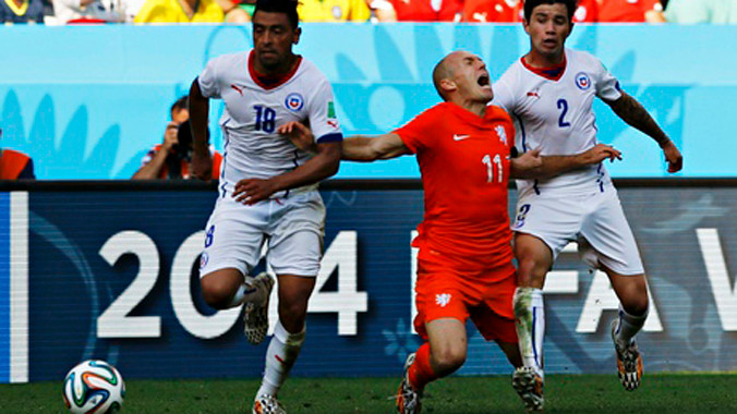 Robben là “Vua ăn vạ” ở World Cup 2014