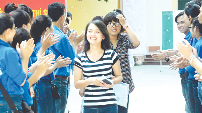 Nụ cười rạng rỡ sau khi thi xong môn Toán tại hội đồng thi trường ĐH Công Đoàn Hà Nội, sáng 4/7. Ảnh: Như Ý