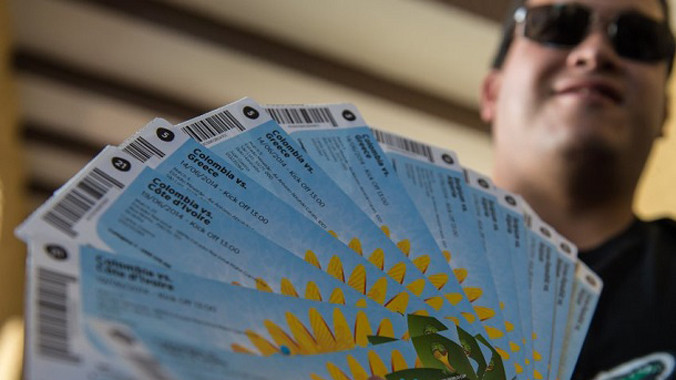 Vé World Cup 2014 được rao bán trên thị trường chợ đen. Ảnh minh họa 