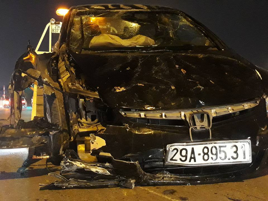 Chiếc xe ô tô bị hư hỏng nặng.