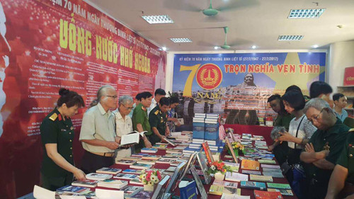 Trưng bày sách, báo, hiện vật ở nhiều nơi để tri ân anh hung, thương binh, người có công dịp 27/7