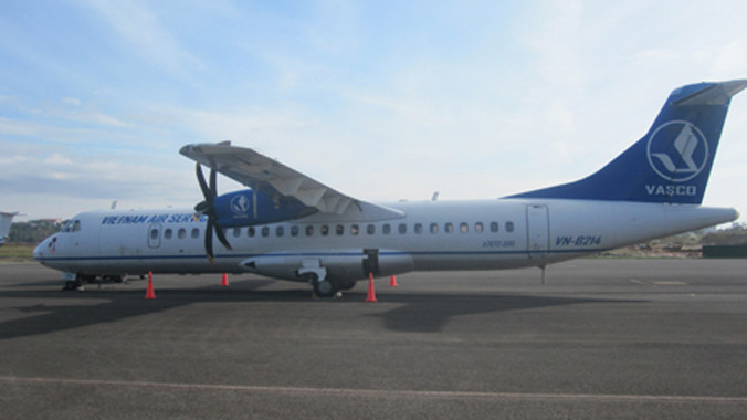 Chiếc máy bay gặp sự cố đang được sửa chữa.