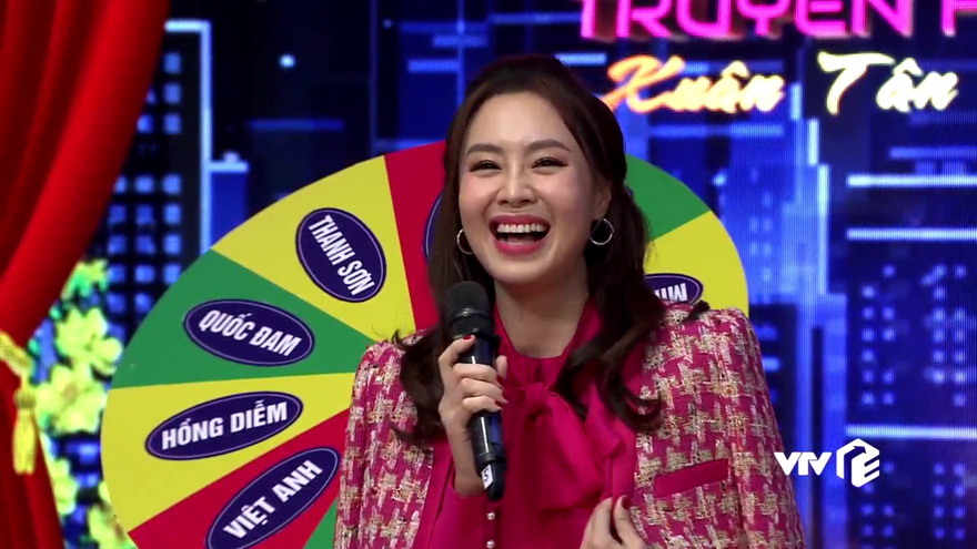 Hồng Diễm lí giải chuyện chưa bao giờ hôn trên phim