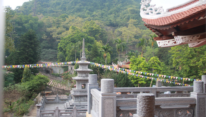 Lan can của công trình cũng phải chỉnh sửa. Ảnh: Toan Toan.