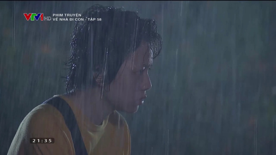 Ánh Dương thất tình, bỏ nhà đi trong mưa