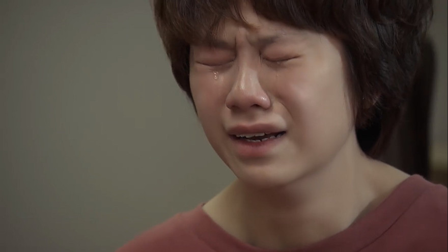 Dương khóc nấc xin lỗi Huệ