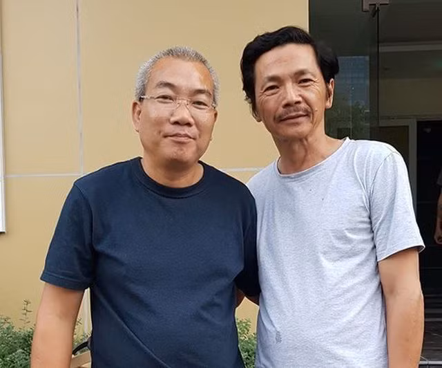 Đạo diễn Nguyễn Danh Dũng và nghệ sĩ Trung Anh cùng được phong tặng nghệ sĩ dịp này