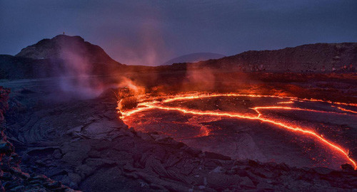 Núi lửa ở vùng lòng chảo Danakit là một trong những điểm đến yêu thích của những du khách mạo hiểm. Ảnh: BBC.