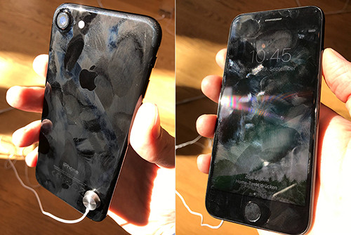 iPhone 7 Jet Black được một người chụp lại ở Apple Store. Ảnh: Reddit.